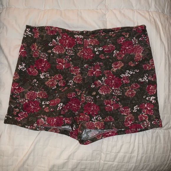Brandy melville floral shorts